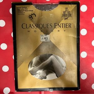 Vintage Classiques Entier nylons with shadow toe.